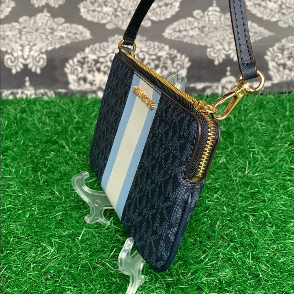 Michael Kors Jet Set Travel Large Top Zip Wristlet - Picture 4 of 16